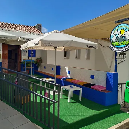 Hostel De *