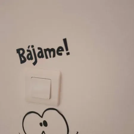 Hostel De *